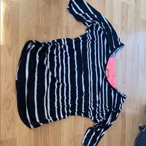 T-shirt with accent bow on back